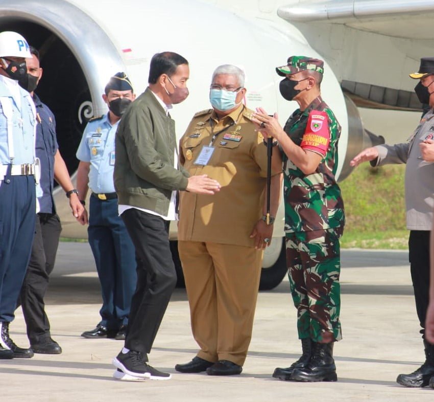 Pangdam Hasanuddin Sambut Kedatangan RI 1 di Bumi Anoa