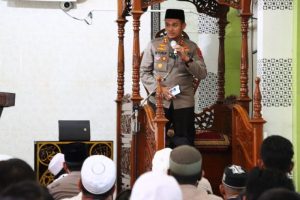 Kapolres Palopo Melaksanakan syafari Jumat Bersama Polisi Santri Ini Pesan Kapolres