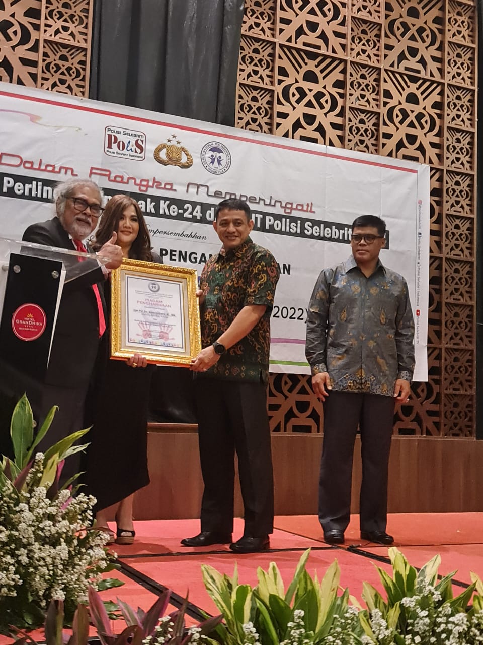 Kabid Humas Polda Sulsel Kombes Pol Komang Suartana, SH, S. I. K, MH, Menerima Penghargaan Polisi Selebriti (police Award) 2022 | NEWS TV