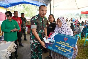 Kunker di Polman, Pangdam Hasanuddin Berikan Sejumlah Bantuan