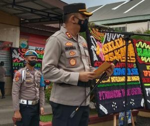 Kapolres Pangkep Pimpin Sertijab Dan Beri Penghargaan Kepada Personil Berprestasi