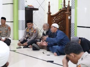 Bentuk Upaya Mendekatkan Diri Polisi Dan Masyarakat Kapolres Palopo Melaksanakan Syafari Subuh