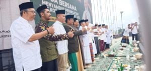 Kasdim 1408/Makassar Bersama Dr. Iri. H. Ramdan pomanto Gelar Sholat Subuh Berjama’ah