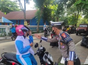 Pengaturan Pagi, Satlantas Polres Takalar Beri Teguran Simpatik ke Pelanggar Lalu Lintas