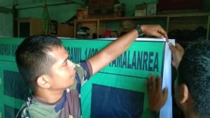 Pasiter Kodim 1408/MKS Mengunjungi dan Membantu Membongkar Rumah Warga Yg Mendapatkan Bantuan Bedah Rumah