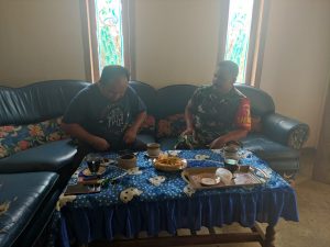 Pererat Hubungan Silaturahmi, Babinsa Koramil Wlingi Laksanakan Anjangsana Ke Rumah Warga Binaannya