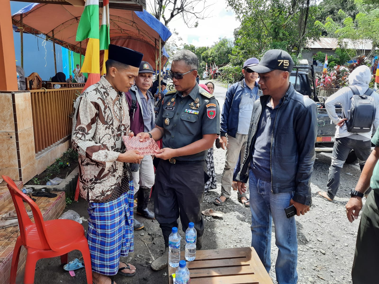 Dengan Sigap Pangdam Hasanuddin Terjunkan Prajuritnya Atasi Longsor Di Jalan Poros Malino | NEWS TV