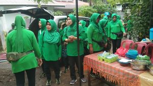 Ny, Nurman Syahreda Terketuk Hatinya Melaksanakan Jum’at Berkah, Dan Berbagi Pada Pekerja Bedah Rumah, Serta Dilokasi Banjir, Kec Manggala