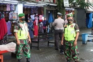 Tingkatkan Kesadaran Masyarakat, Petugas Gabungan Gelar Operasi Yustisi Secara Humanis