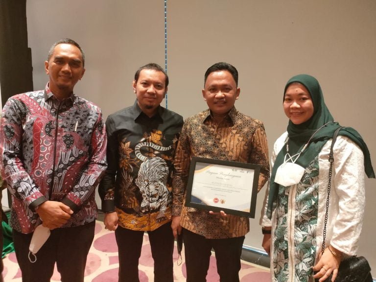 Sukses Tingkatkan Cakupan Vaksinasi di Bantaeng, Ilham Azikin Terima Penghargaan
