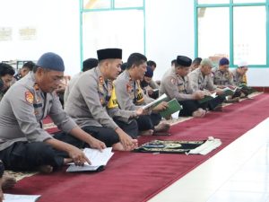 Polres Palopo Gelar Yasinan Sekaligus Doa Bersama Atas Musibah Yang Dialami Oleh Warga Indonesia