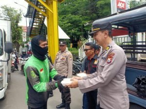 Tingkatkan Semangat Berbagi, Polsek Mamajang Gelar Jumat Berkah