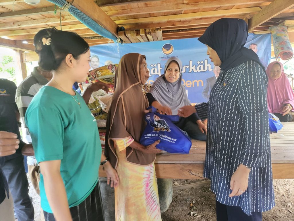 Hasnah Syam Pimpin Jumat Berkah DPD Nasdem Barru