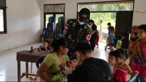 Peduli Tumbuh Kembang Anak, Satgas Pamtas 645 Bersama Puskesmas Siding Gelar Posyandu