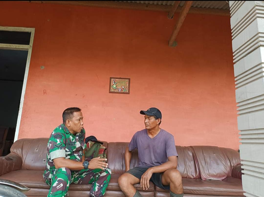 Jalin Keakraban Dengan Warga Di Wilayah, Babinsa Gandusari Gelar Kegiatan Komsos | NEWS TV