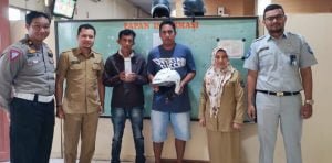 Samsat Takalar Bagi-bagi Hadiah Kepada Para Wajib Pajak