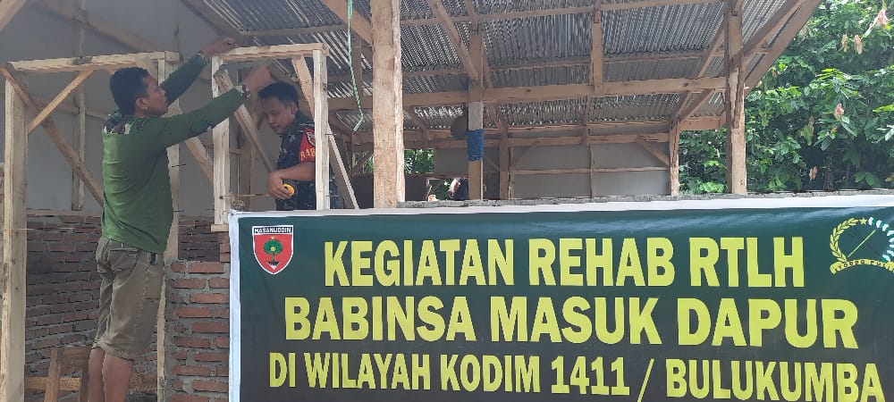 Tetap Kompak Pembangunan RTLH Milik Syamsiah Terus Dikebut oleh TNI Bersama Warga | NEWS TV