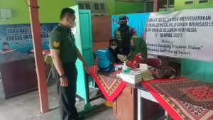 Pastikan Berjalan Lancar, Babinsa Gandusari Dampingi Kegiatan Vaksinasi Covid-19 Kepada Warga Binaannya