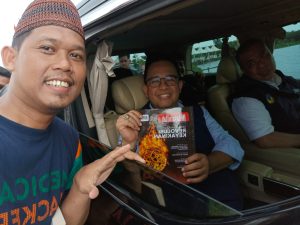 Berbagi Majalah Hidayatullah Ke Calon RI 1