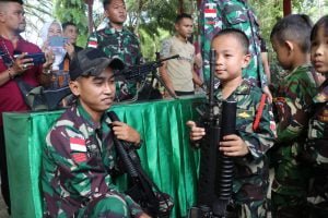 Kunjungan Taman Kanak-Kanak Perbatasan, Satgas Pamtas Yonif 645/GTY Perkenalkan Dunia Militer