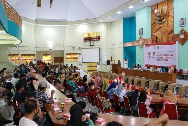 Dinsos Pinrang Salurkan Bantuan Pada Warga Penyandang Disabilitas | NEWS TV