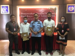 Hari Natal,Dua Orang Warga Binaan Rutan Pinrang Dapat Remisi Natal