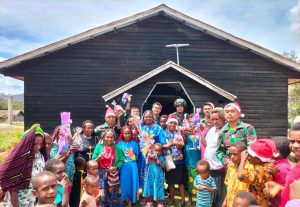 Suasana Natal Satgas Yonif Raider 142/KJ Berikan Yang Terbaik Kepada Gereja dan Umat