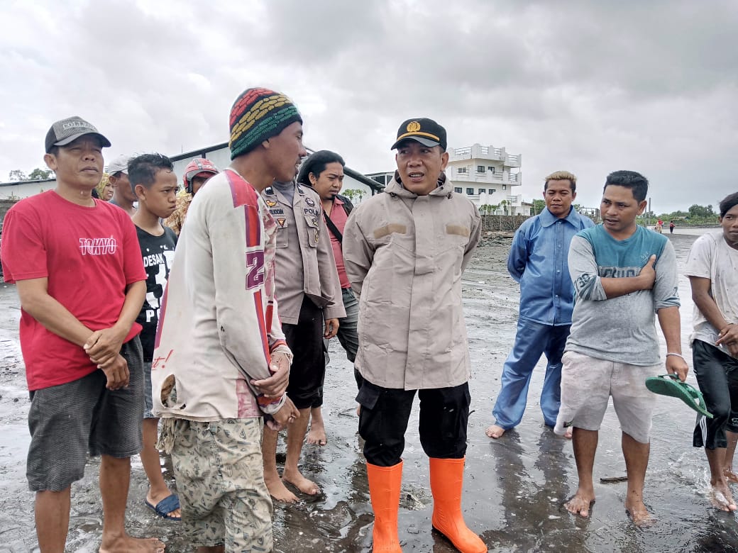 Kapolsek Marbo Sambangi Kapal Nelayan Yang Tenggelam Di Perairan Desa Lakatong | NEWS TV