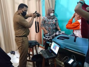 Dukcapil Pinrang,Perekaman Warga Lansia di RSUD Lasinrang