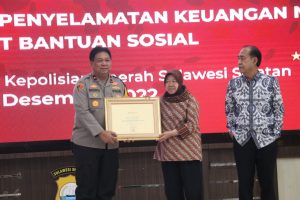 MENSOS RI BERI PENGHARGAAN POLDA SULSEL UNGKAP KORUPSI BANTUAN COVID 19 SENILAI 20 MILYAR