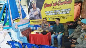 Kapolsek Ujung Pandang Gelar Jumat Curhat, Sebagai Wadah Tampung Aspirasi Warga.