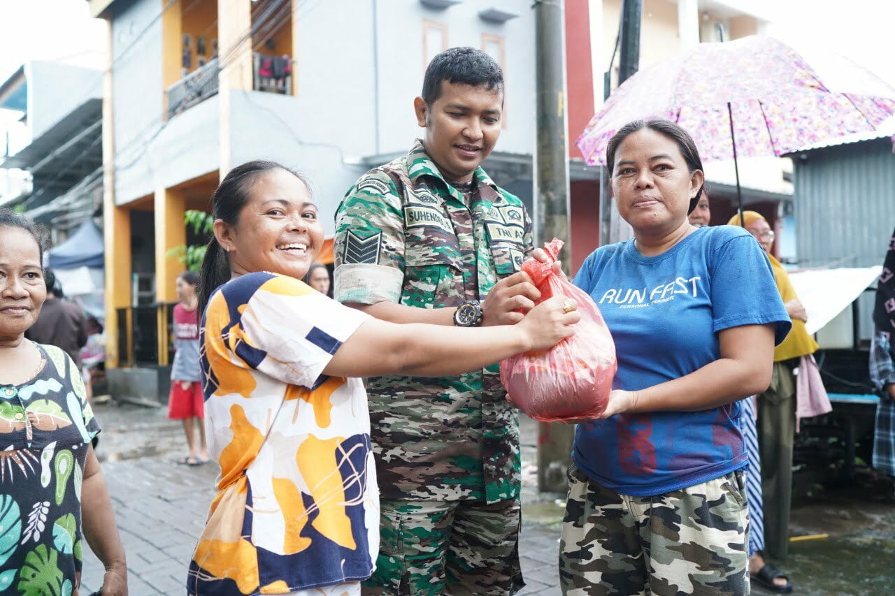 Sambut Tahun Baru 2023, Pangdam Hasanuddin Berbagi Sembako Kepada Warga Makassar | NEWS TV