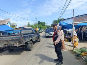 Berikan Rasa Aman dan Nyaman Bagi Warga, Polsek Polut Pengamanan dan Pengaturan Arus Lalin di Pasar Palleko