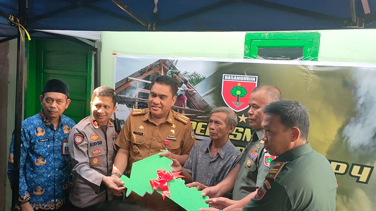 Tangis dan Haru Mewarnai Peresmian ( RTLH ) Yang di Lakukan oleh Anggota Komisi 1 DPRI di Dampingi Pangdam XIV/Hsn yang di Kerjakan Kodim 1408/Mks | NEWS TV