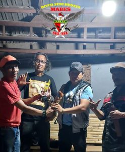 Penyerahan Bilah Pusaka Oleh Panitia Pameran Pusaka Gau Maraja La Patau  Soppeng 2023