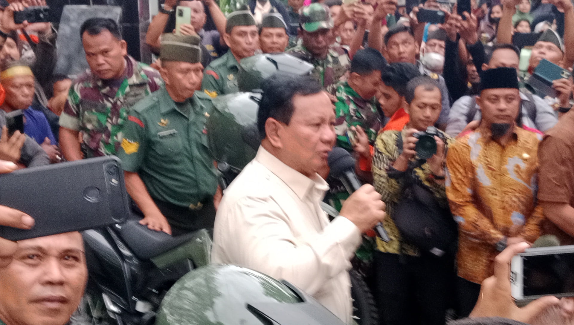 Menhan RI Prabowo Subianto Menyerahkan 1.415 unit Motor untuk Dukung Tugas Babinsa Jajaran Kodam XIV Hasanuddin | NEWS TV