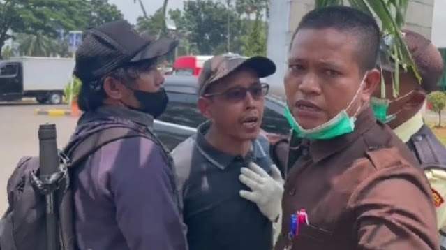 Liput Ledakan di Rumah Sakit Eka Hospital Serpong, HP Wartawan Dirampas | NEWS TV Liput Ledakan di Rumah Sakit Eka Hospital Serpong, HP Wartawan Dirampas | NEWS TV
