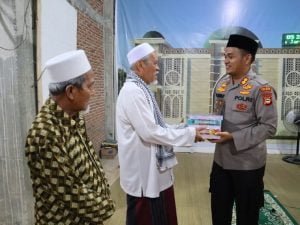 Polres Palopo Berbagi Paket Sembako Kepada Masyarakat Yang Terdampak Kenaikan BBM | NEWS TV Polres Palopo Berbagi Paket Sembako Kepada Masyarakat Yang Terdampak Kenaikan BBM | NEWS TV