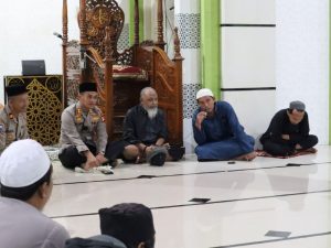 Bentuk Upaya Mendekatkan Diri Polisi Dan Masyarakat Kapolres Palopo Melaksanakan Syafari SubuhDAERAH Bentuk Upaya Mendekatkan Diri Polisi Dan Masyarakat Kapolres Palopo Melaksanakan Syafari Subuh