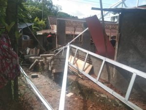 Panas Maupun Hujan Tidak Menyurutkan Personel Kodim 1408/MKS Dalam Bedah Rumah Tidak Layak Huni. | NEWS TV