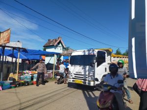 Wujud Pelayanan Prima Polsek Polut Untuk Masyarakat, Dalam Pengamanan Dan Pengaturan Lalu Lintas Di Pasar Tradisional&nbsp; | NEWS TV