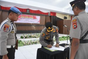 Ini Pesan Kapolres Bulukumba Kepada Pejabat Baru, Saat Pimpin Sertijab Kabag OPS&nbsp; | NEWS TV