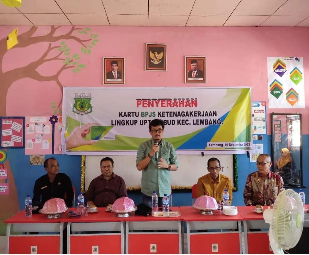 Pemkab Pinrang Serahkan Kartu BPJS ketenagakerjaan kepada 170 PTK Non ASN Di Lembang | NEWS TV