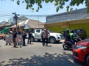 Dipimpin Langsung Oleh:Kapolsek, Personel Polsek Mamajang Amankan Aksi Unjuk Rasa Terhadap PT. Jati Perkasa Mandiri | NEWS TV Dipimpin Langsung Oleh:Kapolsek, Personel Polsek Mamajang Amankan Aksi Unjuk Rasa Terhadap PT. Jati Perkasa Mandiri | NEWS TV
