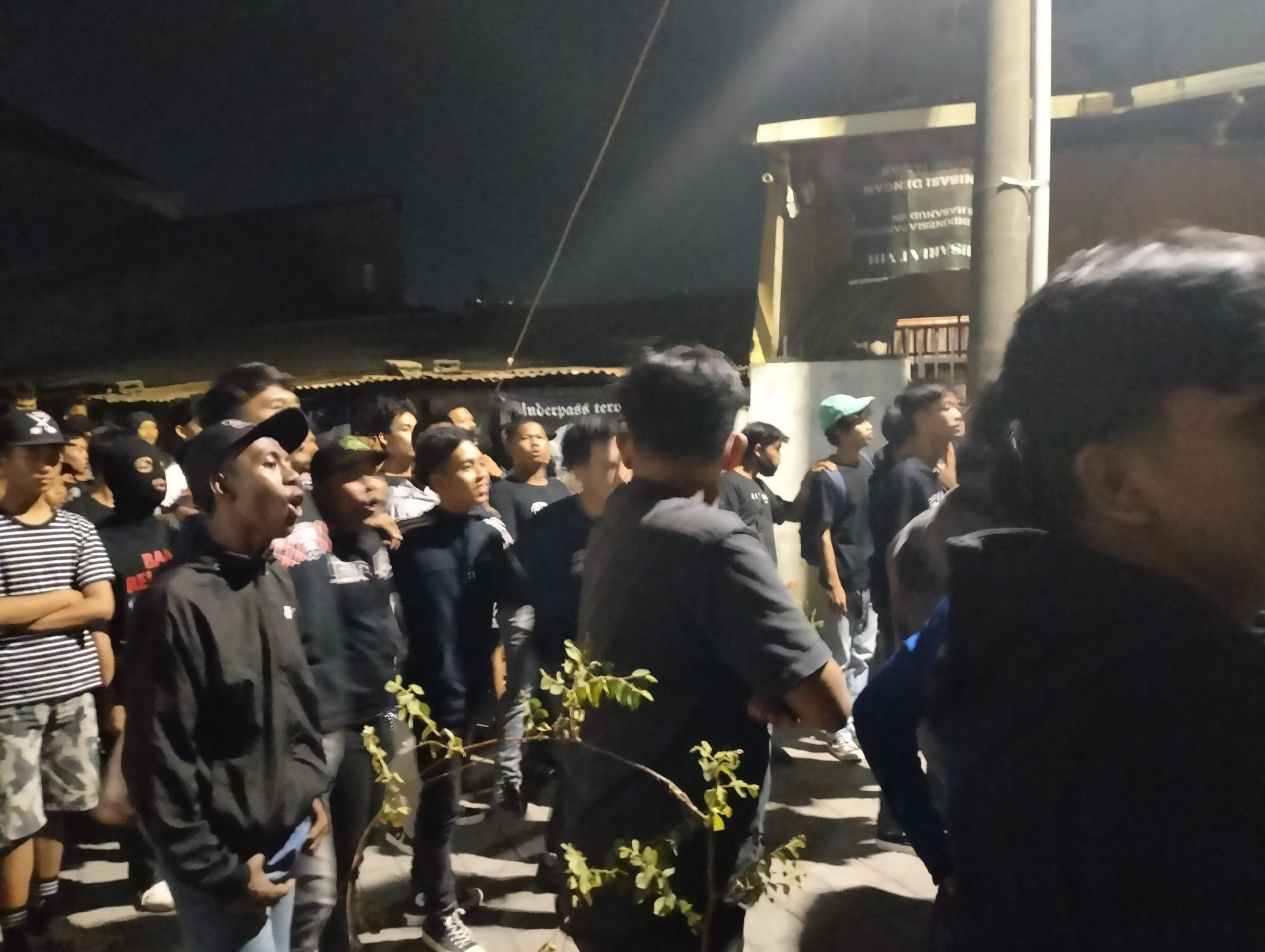 Ribuan suporter di Kota Makassar, Sulawesi Selatan melakukan nonton bareng (nobar) laga Berneo versus PSM Makassar | NEWS TV