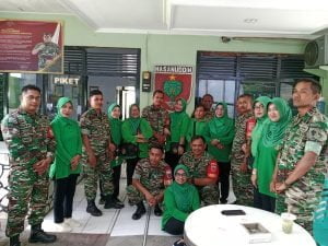 Laksanakan Jumat Berkah,Kodim 1408/Mks Bagikan Makanan Siap Saji Kepada warga yang melintas di Mawas raya Libatkan Ibu Persit | NEWS TV