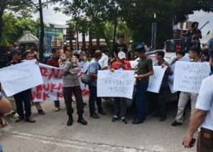 Aksi Solidaritas Wartawan Dan LSM Di Polres Jeneponto | NEWS TV