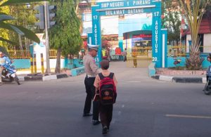 POLRES PINRANG, ANTISIPASI LAKA LANTAS DIJALAN,SAT LANTAS GIAT LALIN PAGI DAN SORE HARI
