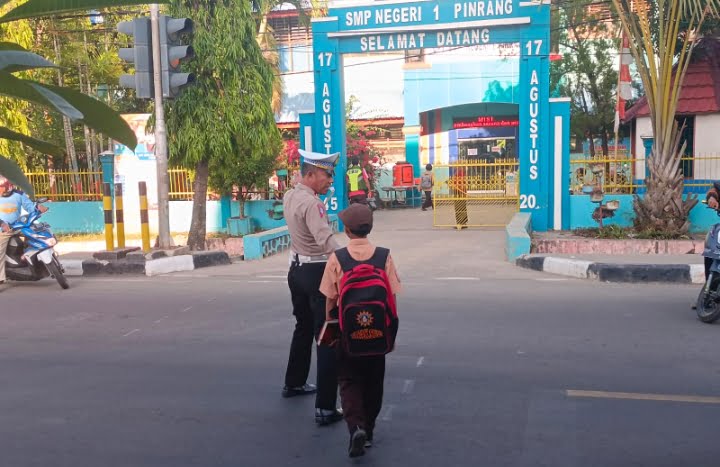 POLRES PINRANG, ANTISIPASI LAKA LANTAS DIJALAN,SAT LANTAS GIAT LALIN PAGI DAN SORE HARI | NEWS TV