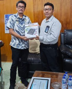 PT PLN (Persero) Memberikan Piagam Penghargaan Kepada Pemerintah Kabupaten Pinrang